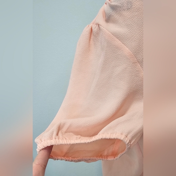 Michael Kors Women’s Sheer Solid Peach Short Sleeve Half Zip Blouse Size L - Picture 5 of 10